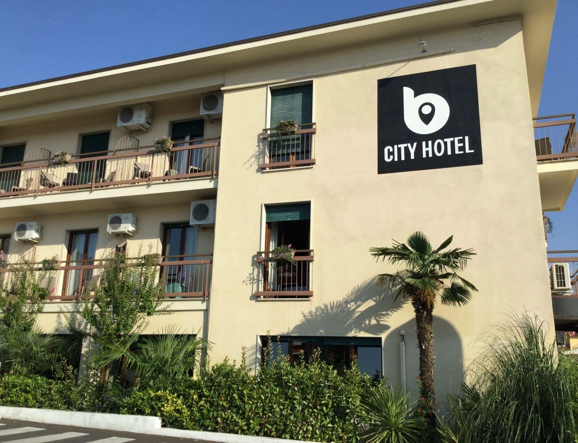 B City Hotel Bardolino Esterno foto